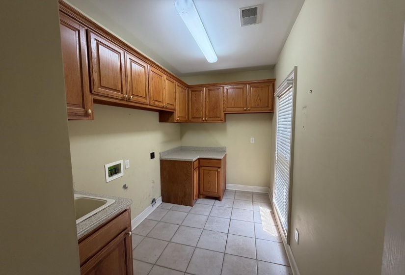 9325 BEAVER VALLEY LN, Cordova, Tennessee 38018, 5 Bedroom Bedrooms, 9 Room Rooms,3.1 BathroomBathrooms,Residential,For Sale,BEAVER VALLEY,0,10228593