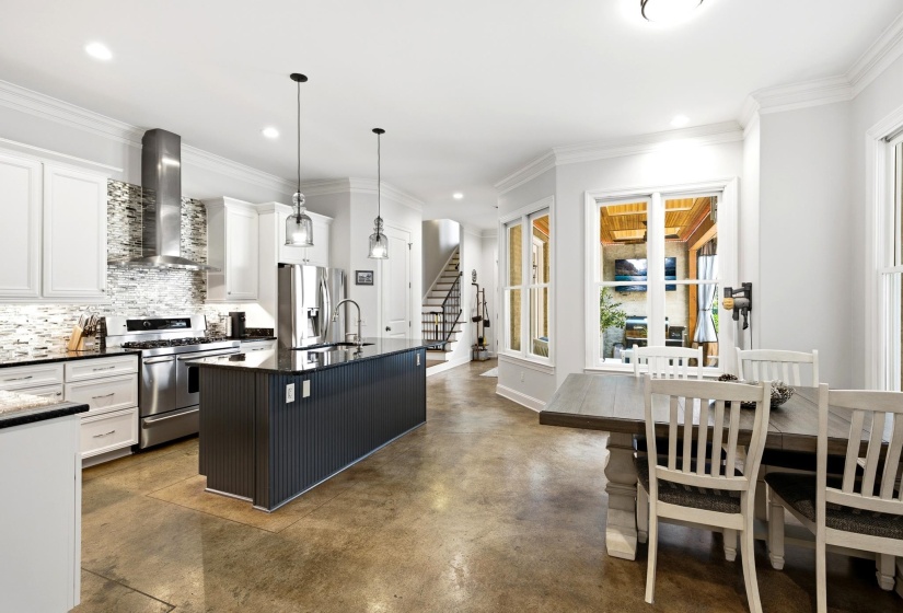 621 FRONT ST, Memphis, Tennessee 38103, 4 Bedroom Bedrooms, 7 Room Rooms,4 BathroomBathrooms,Residential,For Sale,FRONT,0,10228601