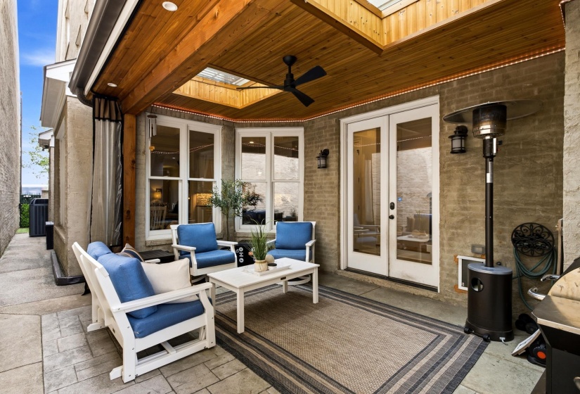 621 FRONT ST, Memphis, Tennessee 38103, 4 Bedroom Bedrooms, 7 Room Rooms,4 BathroomBathrooms,Residential,For Sale,FRONT,0,10228601