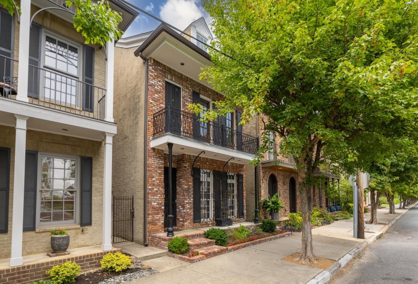 621 FRONT ST, Memphis, Tennessee 38103, 4 Bedroom Bedrooms, 7 Room Rooms,4 BathroomBathrooms,Residential,For Sale,FRONT,0,10228601