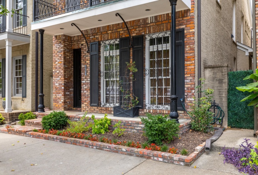 621 FRONT ST, Memphis, Tennessee 38103, 4 Bedroom Bedrooms, 7 Room Rooms,4 BathroomBathrooms,Residential,For Sale,FRONT,0,10228601
