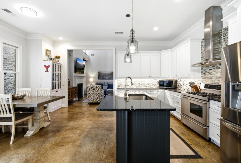 621 FRONT ST, Memphis, Tennessee 38103, 4 Bedroom Bedrooms, 7 Room Rooms,4 BathroomBathrooms,Residential,For Sale,FRONT,0,10228601
