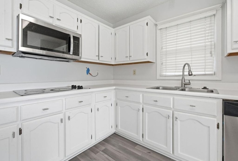 1035 STABLE RUN DR, Cordova, Tennessee 38018, 4 Bedroom Bedrooms, 4 Room Rooms,2.1 BathroomBathrooms,Residential,For Sale,STABLE RUN,0,10228602
