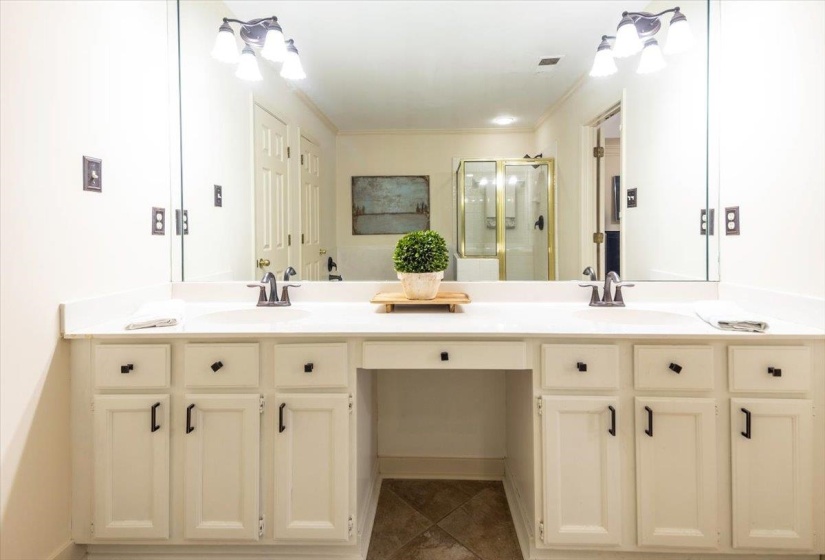 8472 DONEGAL CV, Germantown, Tennessee 38139, 3 Bedroom Bedrooms, 6 Room Rooms,2.1 BathroomBathrooms,Residential,For Sale,DONEGAL,0,10228603