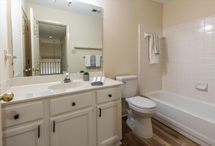 8472 DONEGAL CV, Germantown, Tennessee 38139, 3 Bedroom Bedrooms, 6 Room Rooms,2.1 BathroomBathrooms,Residential,For Sale,DONEGAL,0,10228603