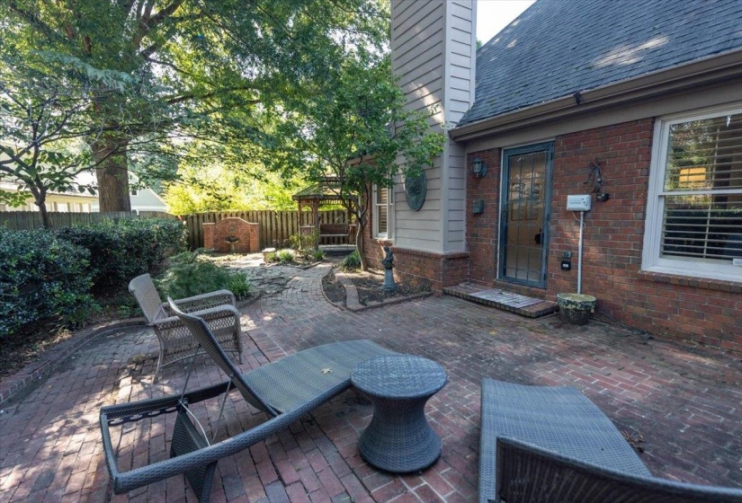 8472 DONEGAL CV, Germantown, Tennessee 38139, 3 Bedroom Bedrooms, 6 Room Rooms,2.1 BathroomBathrooms,Residential,For Sale,DONEGAL,0,10228603