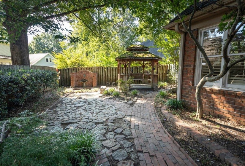 8472 DONEGAL CV, Germantown, Tennessee 38139, 3 Bedroom Bedrooms, 6 Room Rooms,2.1 BathroomBathrooms,Residential,For Sale,DONEGAL,0,10228603