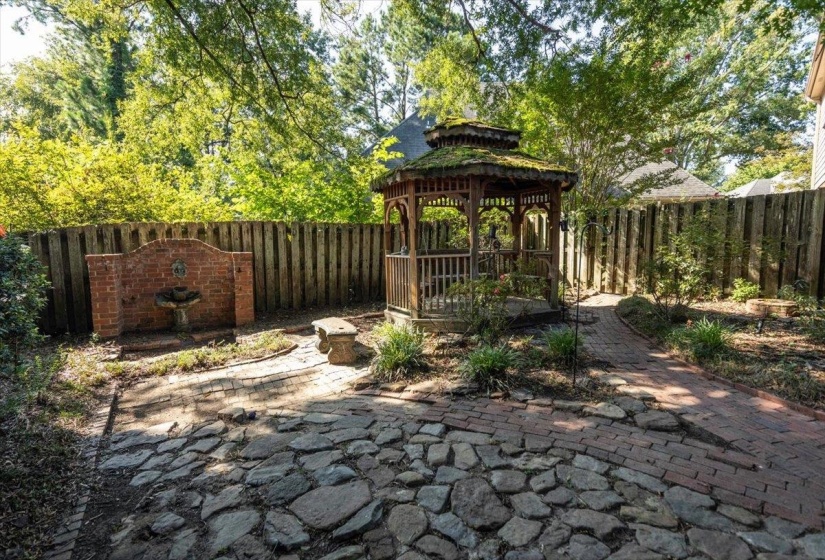 8472 DONEGAL CV, Germantown, Tennessee 38139, 3 Bedroom Bedrooms, 6 Room Rooms,2.1 BathroomBathrooms,Residential,For Sale,DONEGAL,0,10228603