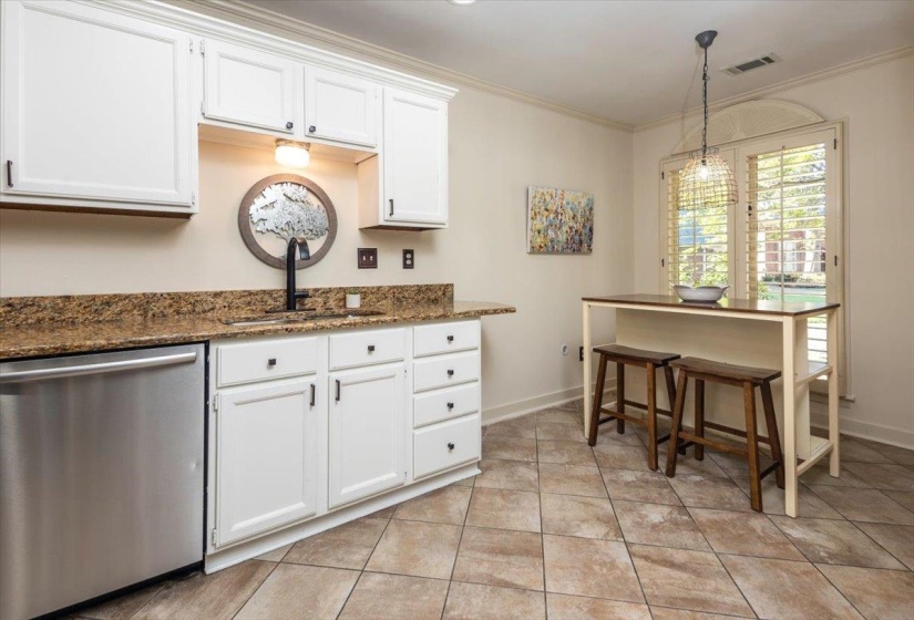 8472 DONEGAL CV, Germantown, Tennessee 38139, 3 Bedroom Bedrooms, 6 Room Rooms,2.1 BathroomBathrooms,Residential,For Sale,DONEGAL,0,10228603