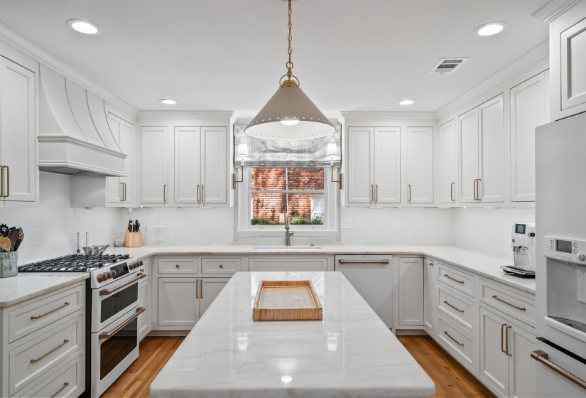 98 GROVE PARK ST, Memphis, Tennessee 38117, 5 Bedroom Bedrooms, 9 Room Rooms,3 BathroomBathrooms,Residential,For Sale,GROVE PARK,0,10228605