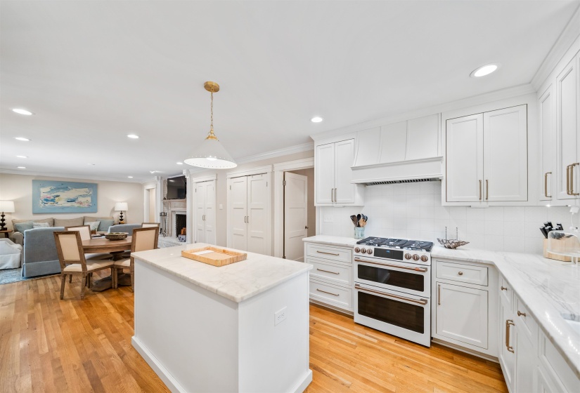 98 GROVE PARK ST, Memphis, Tennessee 38117, 5 Bedroom Bedrooms, 9 Room Rooms,3 BathroomBathrooms,Residential,For Sale,GROVE PARK,0,10228605