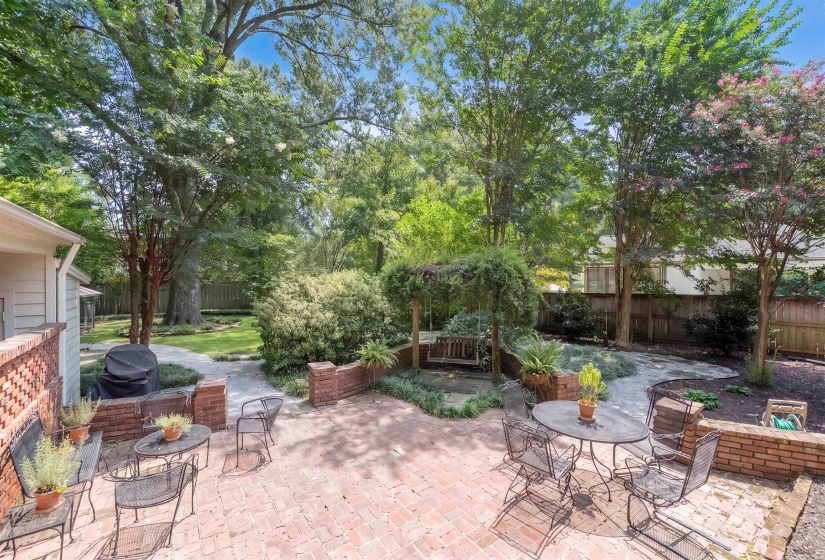 98 GROVE PARK ST, Memphis, Tennessee 38117, 5 Bedroom Bedrooms, 9 Room Rooms,3 BathroomBathrooms,Residential,For Sale,GROVE PARK,0,10228605
