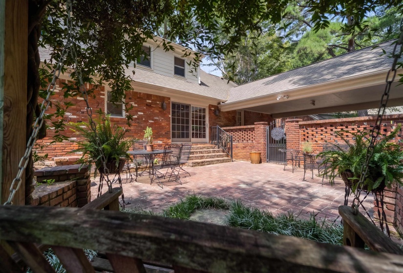 98 GROVE PARK ST, Memphis, Tennessee 38117, 5 Bedroom Bedrooms, 9 Room Rooms,3 BathroomBathrooms,Residential,For Sale,GROVE PARK,0,10228605