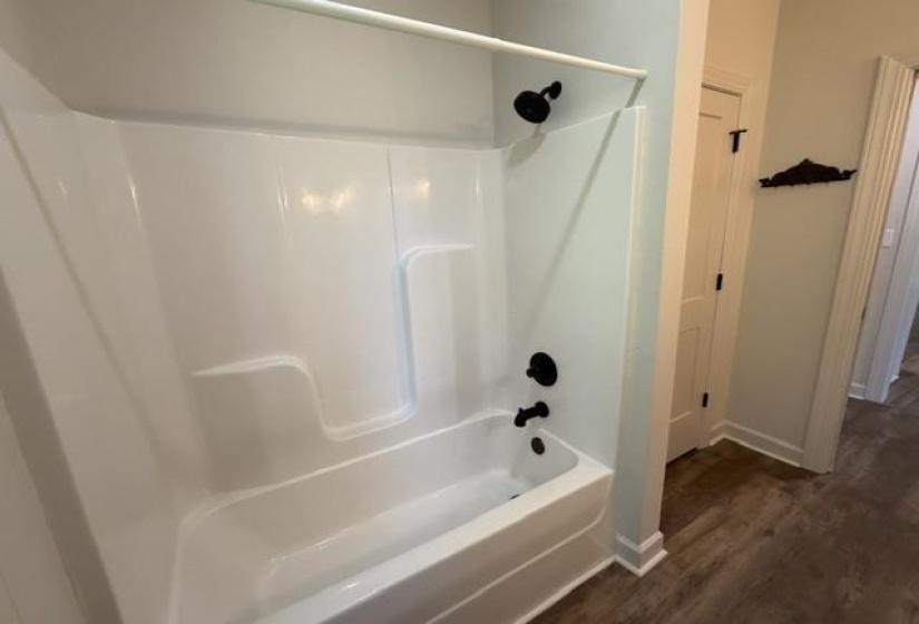 320 HAWTHORNE LN, Savannah, Tennessee 38372, 3 Bedroom Bedrooms, 7 Room Rooms,2 BathroomBathrooms,Residential,For Sale,HAWTHORNE,0,10228624