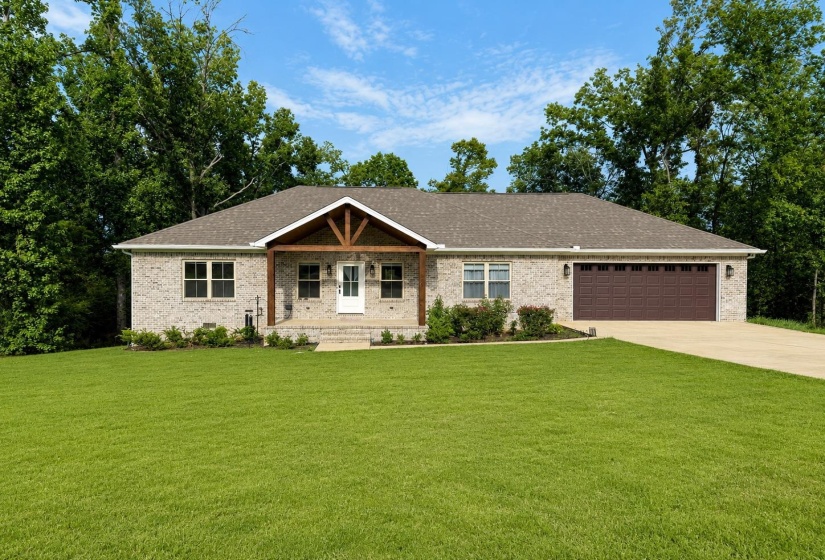 320 HAWTHORNE LN, Savannah, Tennessee 38372, 3 Bedroom Bedrooms, 7 Room Rooms,2 BathroomBathrooms,Residential,For Sale,HAWTHORNE,0,10228624