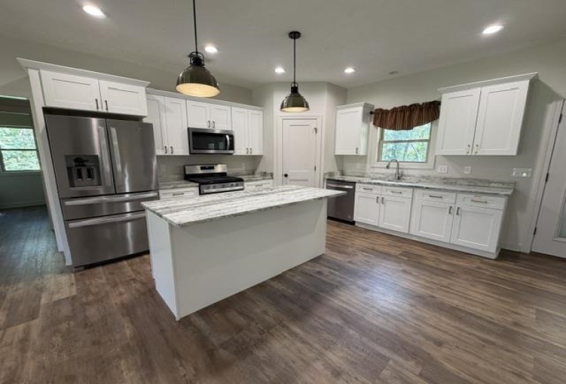 320 HAWTHORNE LN, Savannah, Tennessee 38372, 3 Bedroom Bedrooms, 7 Room Rooms,2 BathroomBathrooms,Residential,For Sale,HAWTHORNE,0,10228624