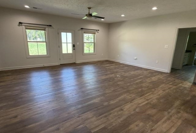 320 HAWTHORNE LN, Savannah, Tennessee 38372, 3 Bedroom Bedrooms, 7 Room Rooms,2 BathroomBathrooms,Residential,For Sale,HAWTHORNE,0,10228624