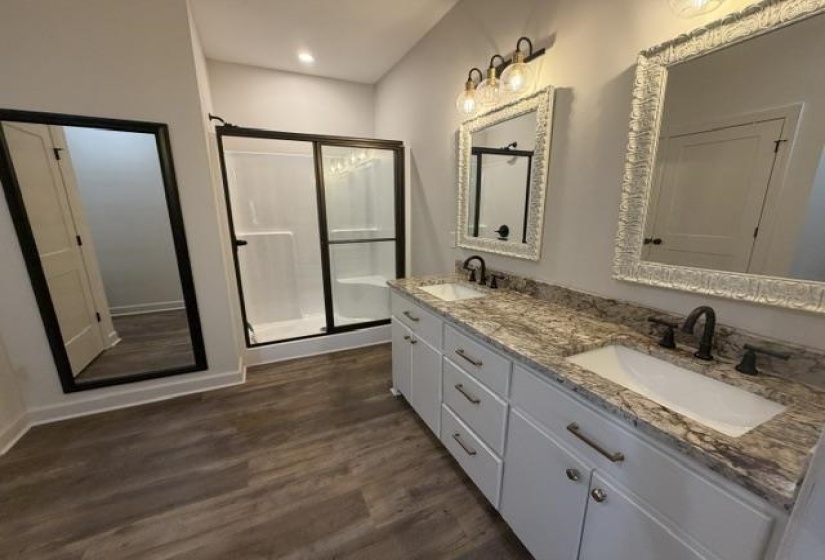 320 HAWTHORNE LN, Savannah, Tennessee 38372, 3 Bedroom Bedrooms, 7 Room Rooms,2 BathroomBathrooms,Residential,For Sale,HAWTHORNE,0,10228624