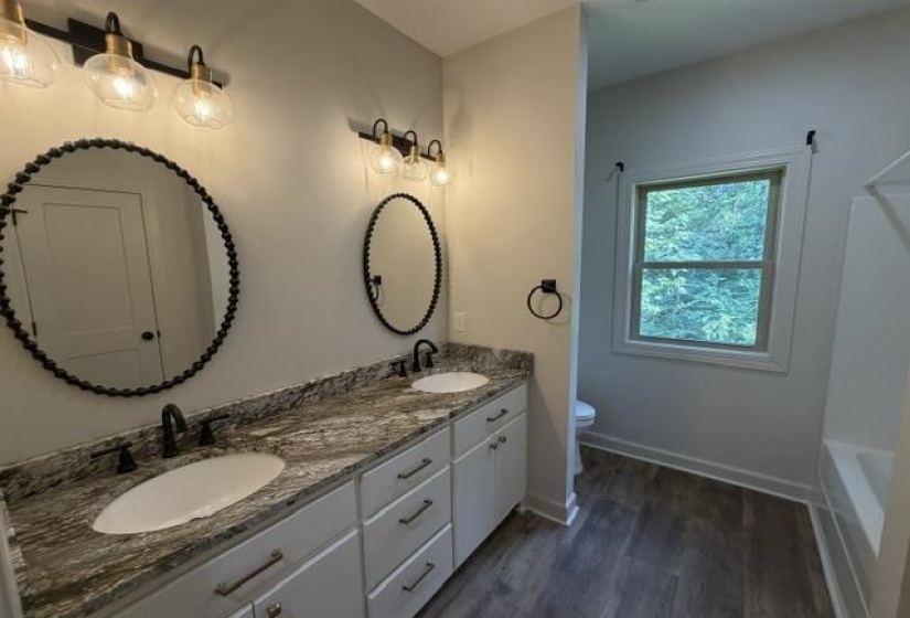 320 HAWTHORNE LN, Savannah, Tennessee 38372, 3 Bedroom Bedrooms, 7 Room Rooms,2 BathroomBathrooms,Residential,For Sale,HAWTHORNE,0,10228624