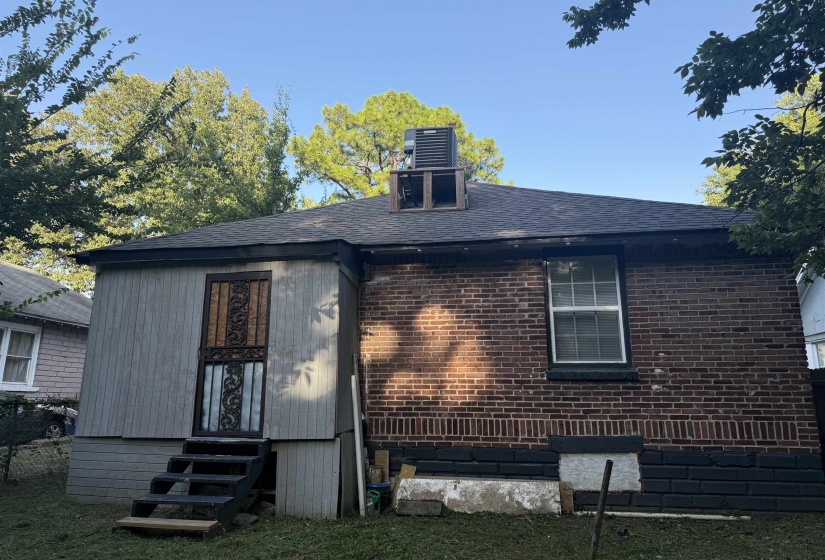 1043 PEARCE ST, Memphis, Tennessee 38107, 2 Bedroom Bedrooms, 5 Room Rooms,1 BathroomBathrooms,Residential,For Sale,PEARCE,0,10228633