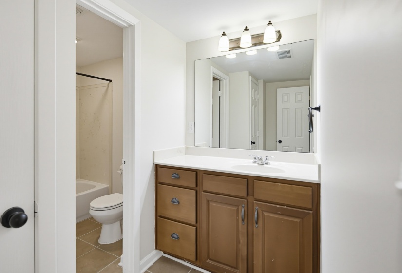 220 MCLEAN BLVD, Memphis, Tennessee 38104, 2 Bedroom Bedrooms, 5 Room Rooms,2 BathroomBathrooms,Residential,For Sale,MCLEAN,0,10228640