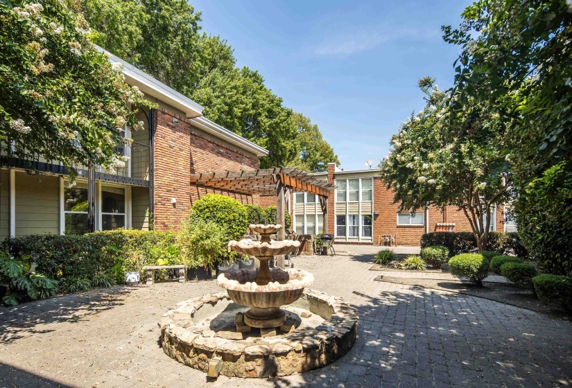 220 MCLEAN BLVD, Memphis, Tennessee 38104, 2 Bedroom Bedrooms, 5 Room Rooms,2 BathroomBathrooms,Residential,For Sale,MCLEAN,0,10228640