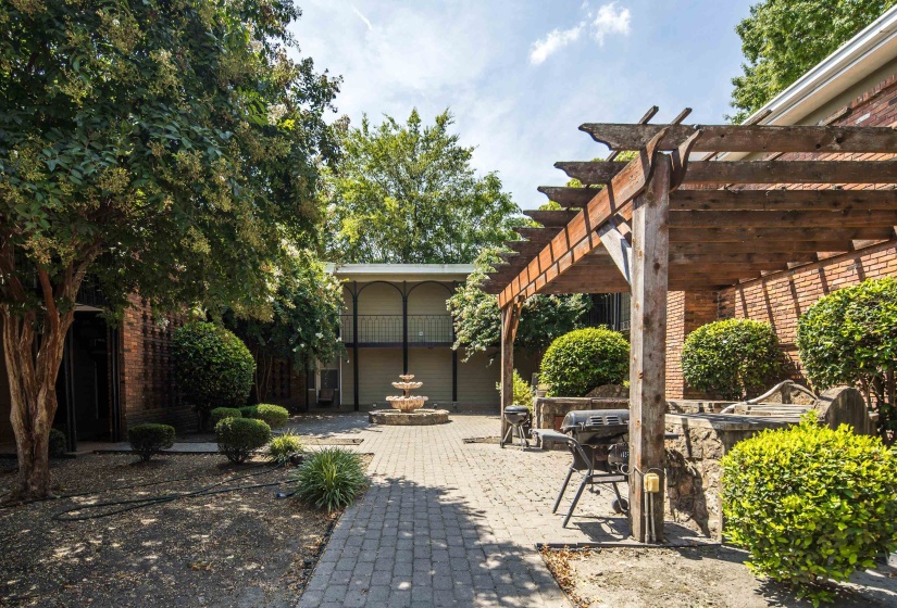 220 MCLEAN BLVD, Memphis, Tennessee 38104, 2 Bedroom Bedrooms, 5 Room Rooms,2 BathroomBathrooms,Residential,For Sale,MCLEAN,0,10228640