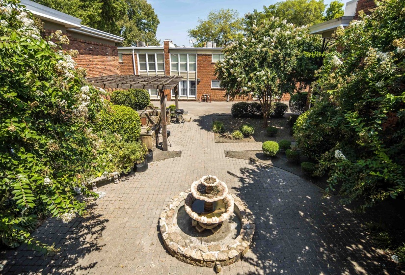 220 MCLEAN BLVD, Memphis, Tennessee 38104, 2 Bedroom Bedrooms, 5 Room Rooms,2 BathroomBathrooms,Residential,For Sale,MCLEAN,0,10228640