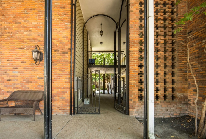 220 MCLEAN BLVD, Memphis, Tennessee 38104, 2 Bedroom Bedrooms, 5 Room Rooms,2 BathroomBathrooms,Residential,For Sale,MCLEAN,0,10228640