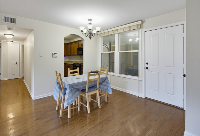 220 MCLEAN BLVD, Memphis, Tennessee 38104, 2 Bedroom Bedrooms, 5 Room Rooms,2 BathroomBathrooms,Residential,For Sale,MCLEAN,0,10228640