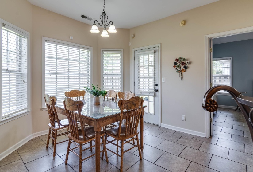 951 NESTING WOOD CIR, Memphis, Tennessee 38018, 4 Bedroom Bedrooms, 6 Room Rooms,2 BathroomBathrooms,Residential,For Sale,NESTING WOOD,0,10228646