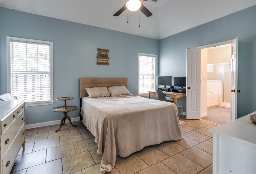 951 NESTING WOOD CIR, Memphis, Tennessee 38018, 4 Bedroom Bedrooms, 6 Room Rooms,2 BathroomBathrooms,Residential,For Sale,NESTING WOOD,0,10228646