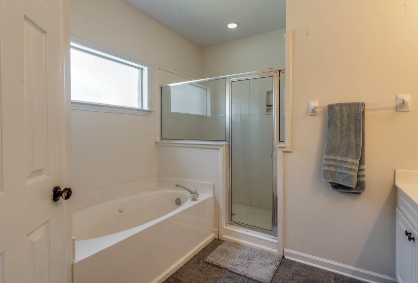 951 NESTING WOOD CIR, Memphis, Tennessee 38018, 4 Bedroom Bedrooms, 6 Room Rooms,2 BathroomBathrooms,Residential,For Sale,NESTING WOOD,0,10228646