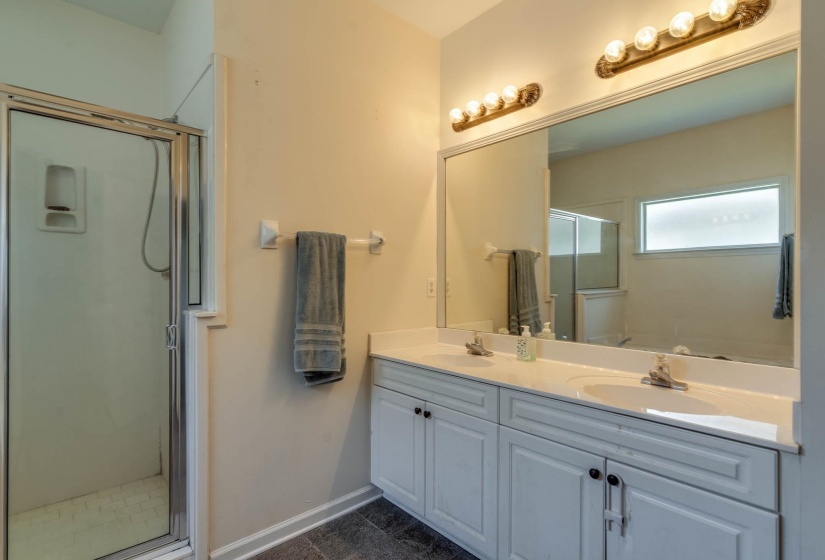 951 NESTING WOOD CIR, Memphis, Tennessee 38018, 4 Bedroom Bedrooms, 6 Room Rooms,2 BathroomBathrooms,Residential,For Sale,NESTING WOOD,0,10228646