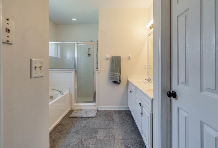 951 NESTING WOOD CIR, Memphis, Tennessee 38018, 4 Bedroom Bedrooms, 6 Room Rooms,2 BathroomBathrooms,Residential,For Sale,NESTING WOOD,0,10228646