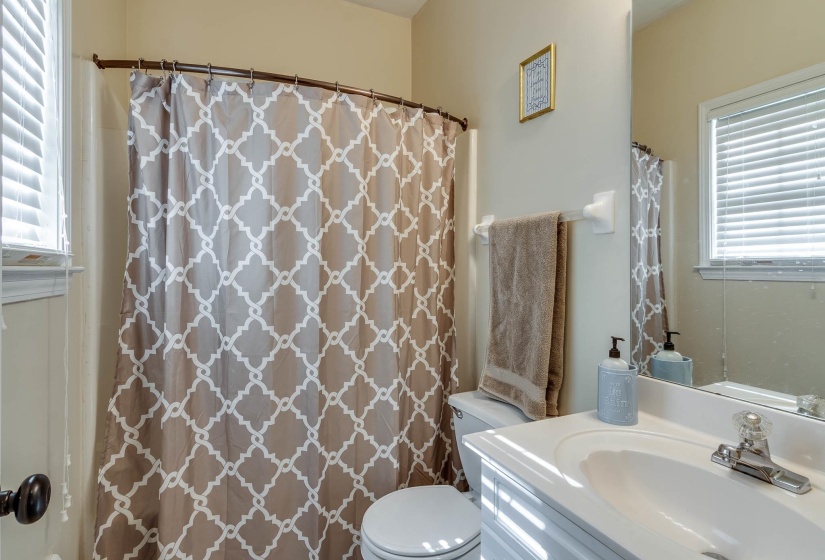 951 NESTING WOOD CIR, Memphis, Tennessee 38018, 4 Bedroom Bedrooms, 6 Room Rooms,2 BathroomBathrooms,Residential,For Sale,NESTING WOOD,0,10228646
