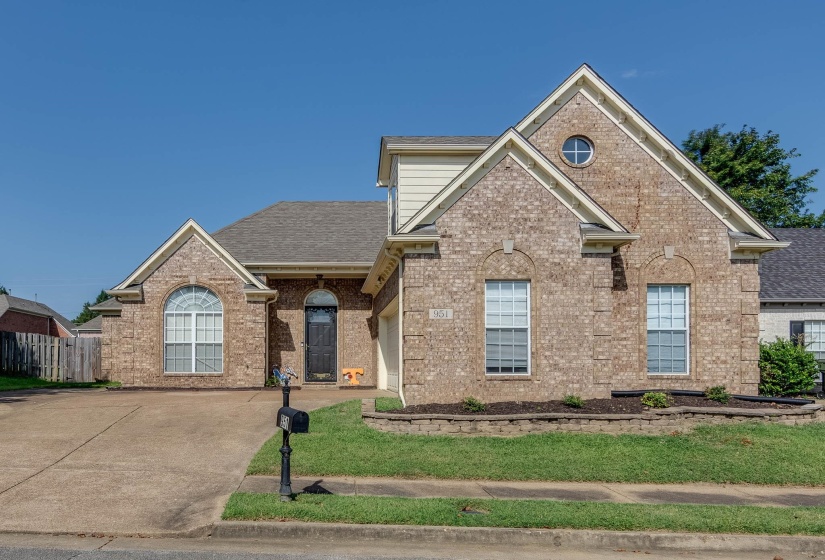 951 NESTING WOOD CIR, Memphis, Tennessee 38018, 4 Bedroom Bedrooms, 6 Room Rooms,2 BathroomBathrooms,Residential,For Sale,NESTING WOOD,0,10228646