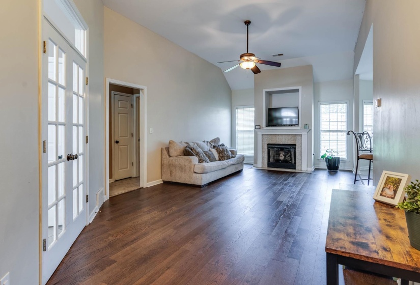 951 NESTING WOOD CIR, Memphis, Tennessee 38018, 4 Bedroom Bedrooms, 6 Room Rooms,2 BathroomBathrooms,Residential,For Sale,NESTING WOOD,0,10228646