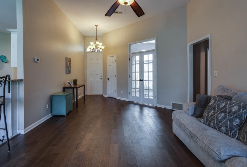 951 NESTING WOOD CIR, Memphis, Tennessee 38018, 4 Bedroom Bedrooms, 6 Room Rooms,2 BathroomBathrooms,Residential,For Sale,NESTING WOOD,0,10228646