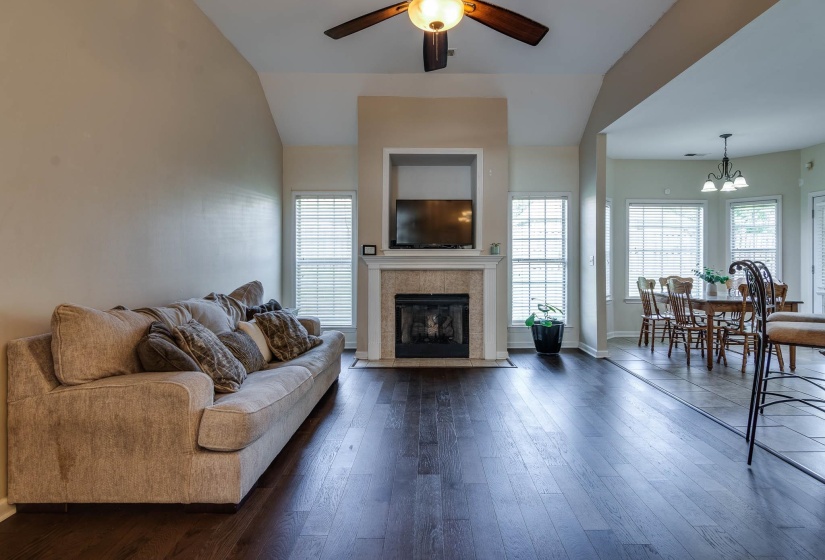 951 NESTING WOOD CIR, Memphis, Tennessee 38018, 4 Bedroom Bedrooms, 6 Room Rooms,2 BathroomBathrooms,Residential,For Sale,NESTING WOOD,0,10228646