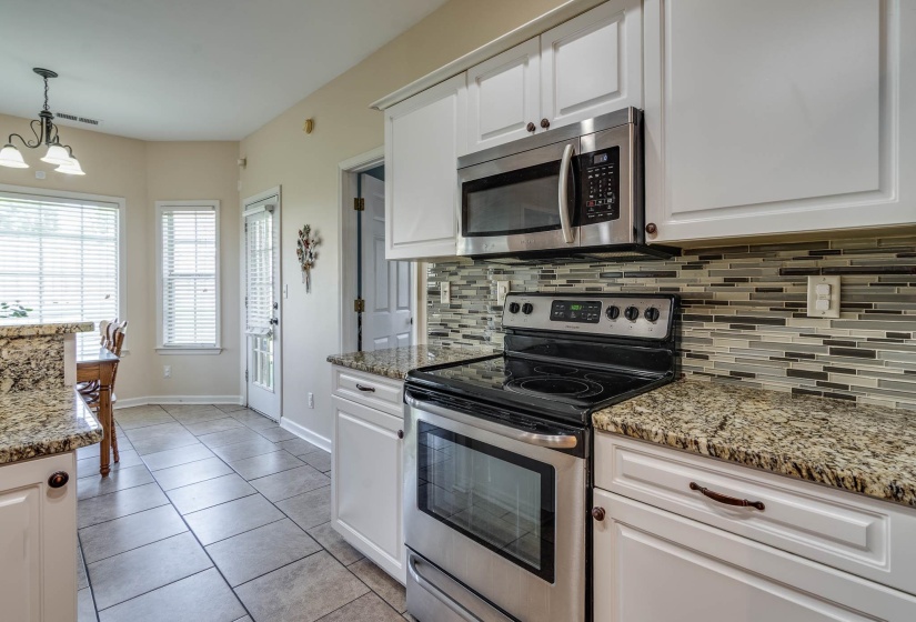 951 NESTING WOOD CIR, Memphis, Tennessee 38018, 4 Bedroom Bedrooms, 6 Room Rooms,2 BathroomBathrooms,Residential,For Sale,NESTING WOOD,0,10228646