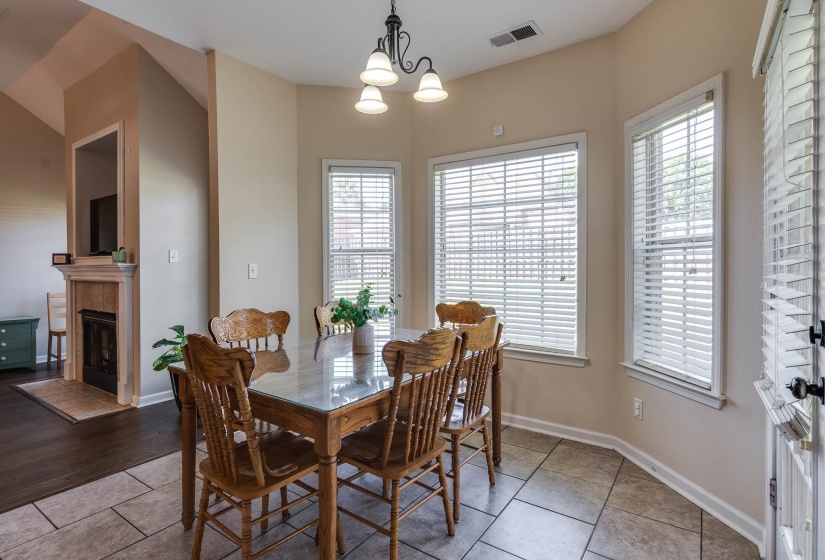 951 NESTING WOOD CIR, Memphis, Tennessee 38018, 4 Bedroom Bedrooms, 6 Room Rooms,2 BathroomBathrooms,Residential,For Sale,NESTING WOOD,0,10228646