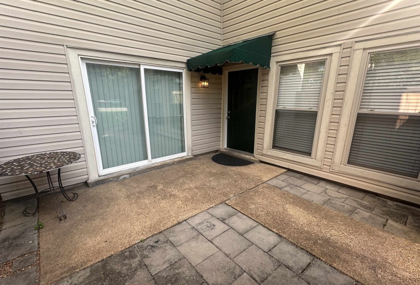 1727 RIDGE OAK PL, Memphis, Tennessee 38120, 2 Bedroom Bedrooms, 5 Room Rooms,1.1 BathroomBathrooms,Residential,For Sale,RIDGE OAK,0,10228649