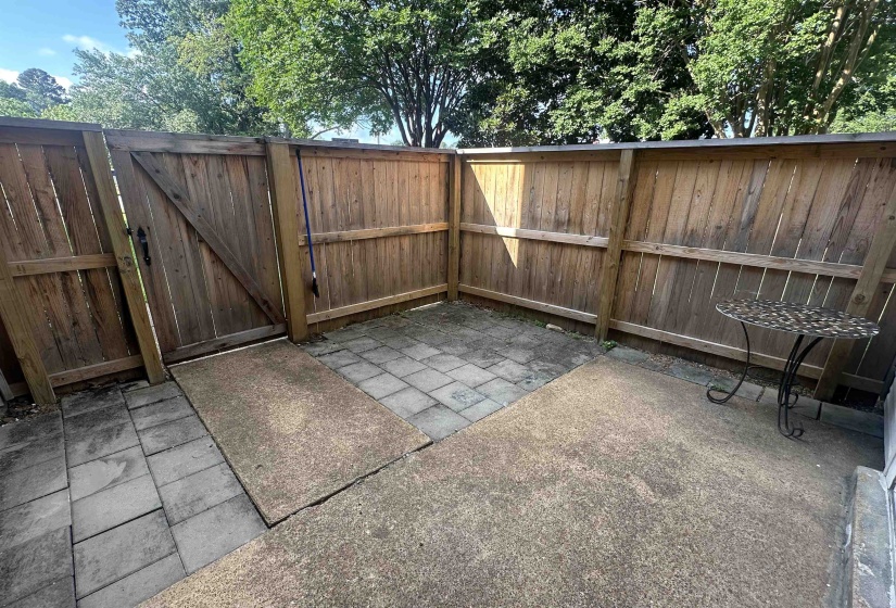 1727 RIDGE OAK PL, Memphis, Tennessee 38120, 2 Bedroom Bedrooms, 5 Room Rooms,1.1 BathroomBathrooms,Residential,For Sale,RIDGE OAK,0,10228649
