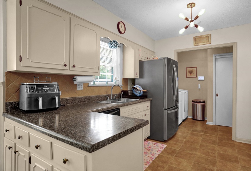 4570 CRAIGMONT DR, Memphis, Tennessee 38128, 4 Bedroom Bedrooms, 6 Room Rooms,2 BathroomBathrooms,Residential,For Sale,CRAIGMONT,0,10228650
