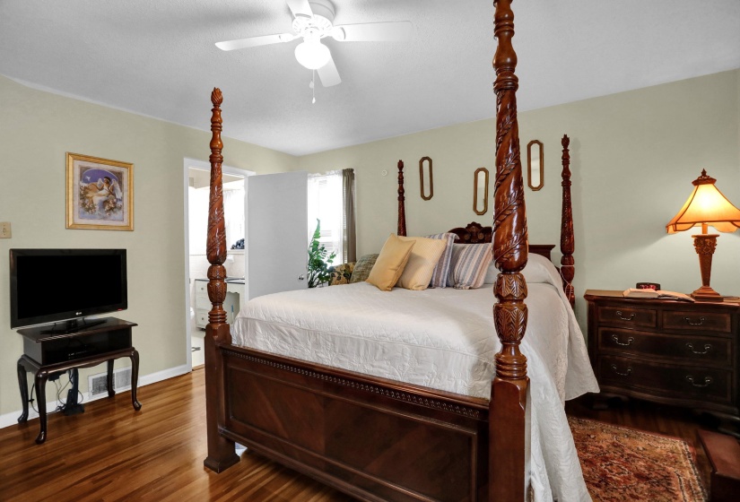 4570 CRAIGMONT DR, Memphis, Tennessee 38128, 4 Bedroom Bedrooms, 6 Room Rooms,2 BathroomBathrooms,Residential,For Sale,CRAIGMONT,0,10228650