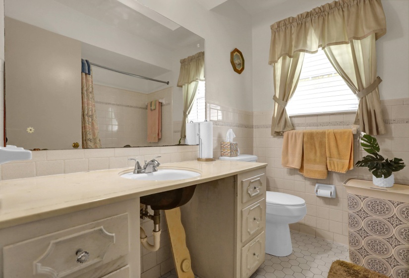4570 CRAIGMONT DR, Memphis, Tennessee 38128, 4 Bedroom Bedrooms, 6 Room Rooms,2 BathroomBathrooms,Residential,For Sale,CRAIGMONT,0,10228650