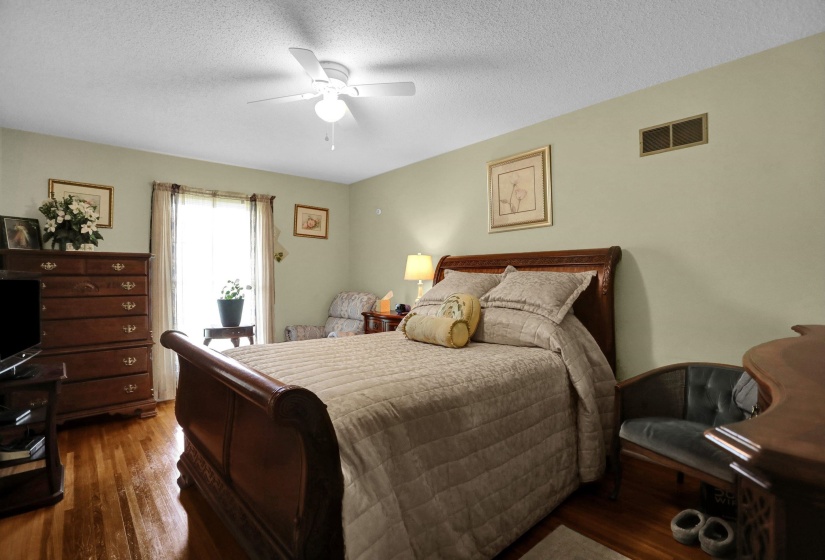 4570 CRAIGMONT DR, Memphis, Tennessee 38128, 4 Bedroom Bedrooms, 6 Room Rooms,2 BathroomBathrooms,Residential,For Sale,CRAIGMONT,0,10228650