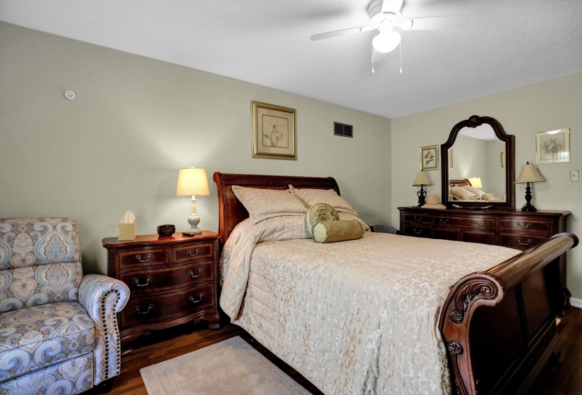 4570 CRAIGMONT DR, Memphis, Tennessee 38128, 4 Bedroom Bedrooms, 6 Room Rooms,2 BathroomBathrooms,Residential,For Sale,CRAIGMONT,0,10228650
