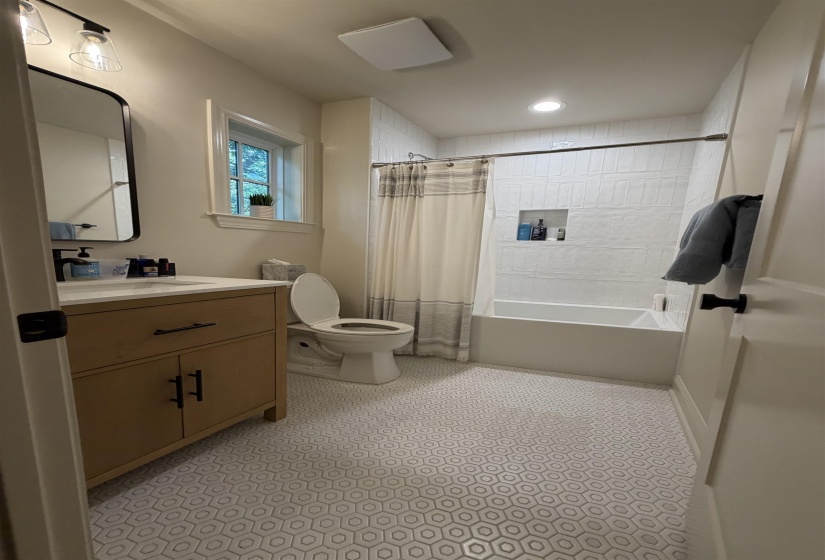 3697 CHARLESWOOD AVE, Memphis, Tennessee 38122, 3 Bedroom Bedrooms, 6 Room Rooms,3 BathroomBathrooms,Residential,For Sale,CHARLESWOOD,0,10228655